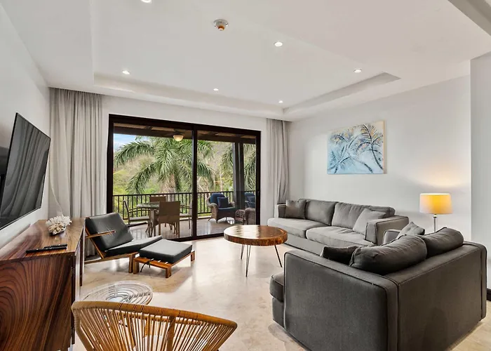 Hillside, Terrace, Pool, Concierge & Access *